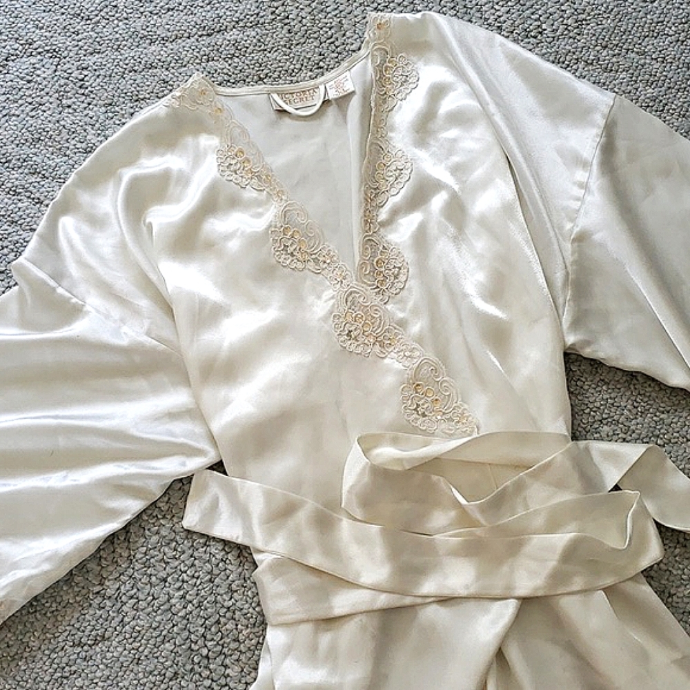 Vintage Victorias Secret White Silky Robe